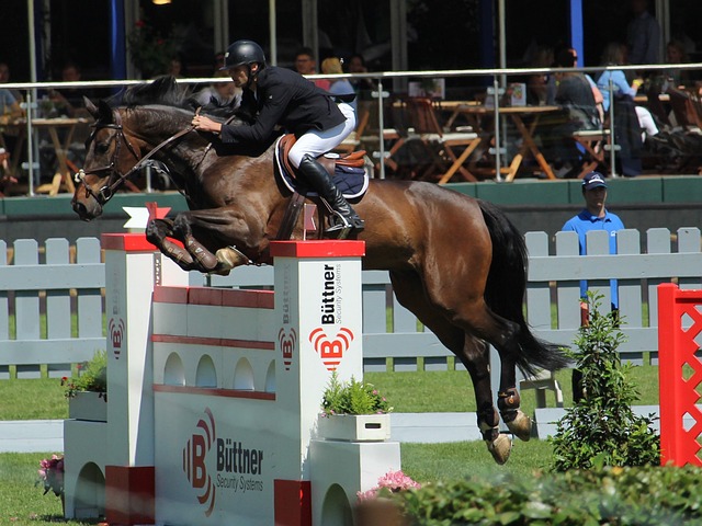 不破不立！曼联超市今夏开张：40岁少帅卖8人换3.1亿镑 盯上2前锋.